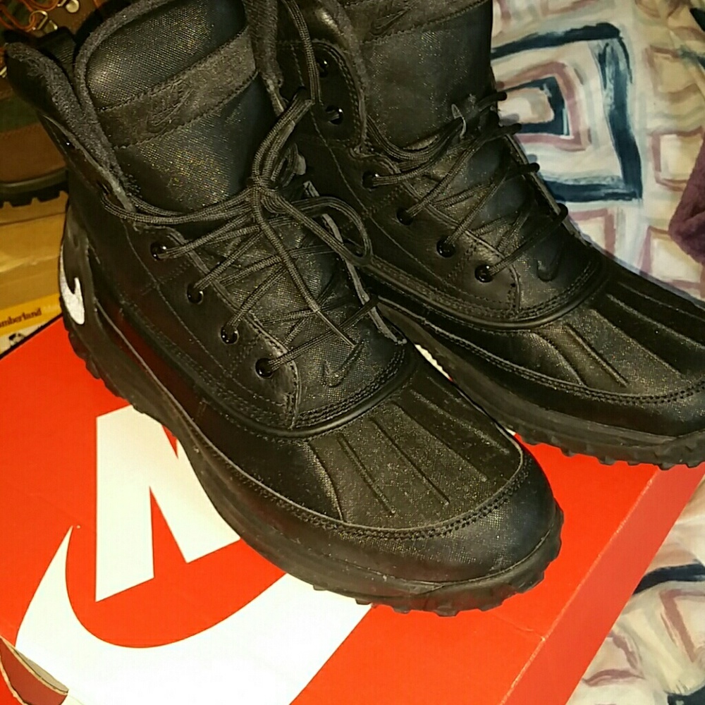 NIKE BOOTS